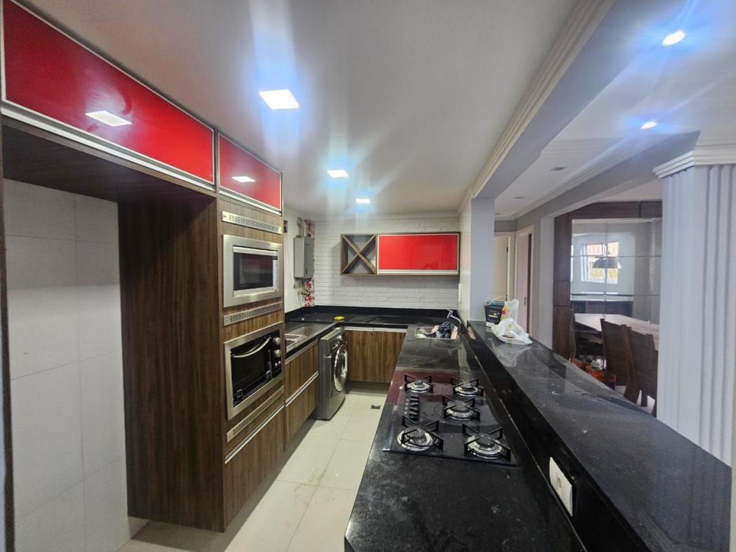 Apartamento com 2 dormitórios para alugar, 56 m² por R$ 2.770,00/mês - Capão Raso - Curitiba/PR - voa corretor