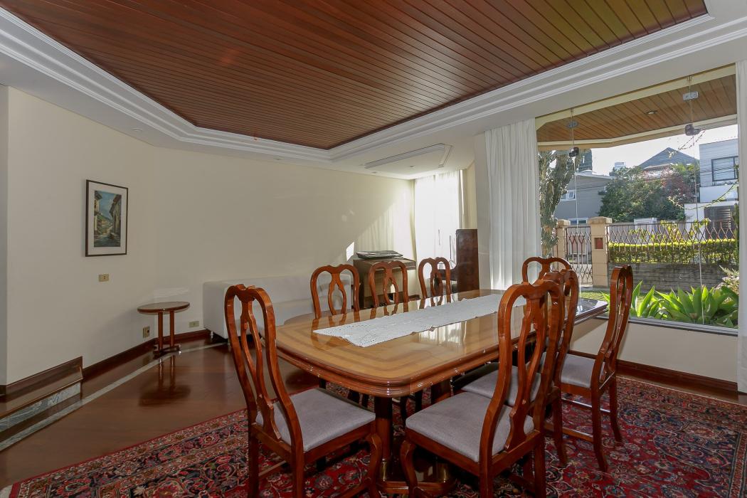  - CASA com 6 dormitórios à venda com 603m² por R$ 2.400.000,00 no bairro Campina do Siqueira - CURITIBA / PR