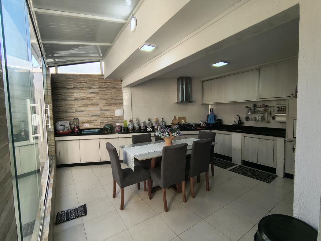 Casa à venda em Xaxim, Curitiba — Fava Imóveis