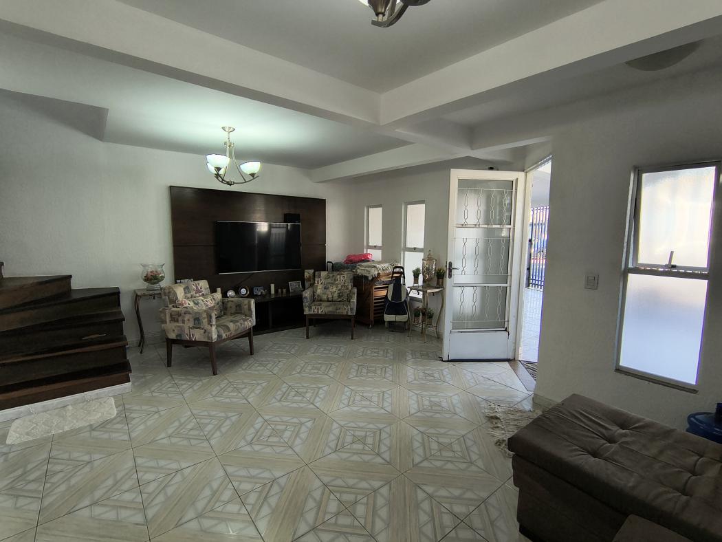 Casa à venda em Xaxim, Curitiba — Fava Imóveis
