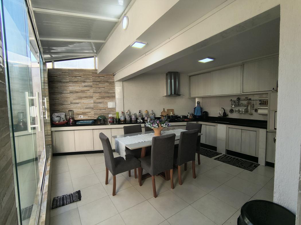 Casa à venda em Xaxim, Curitiba — Fava Imóveis