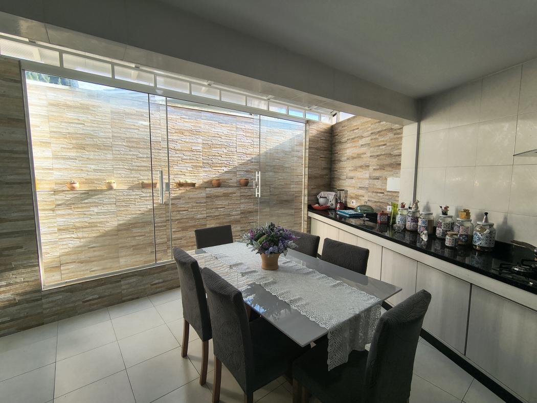 Casa à venda em Xaxim, Curitiba — Fava Imóveis