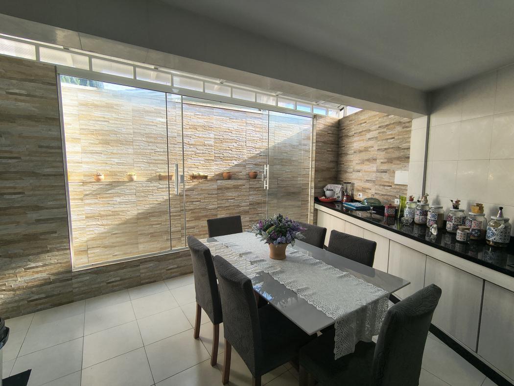 Casa à venda em Xaxim, Curitiba — Fava Imóveis