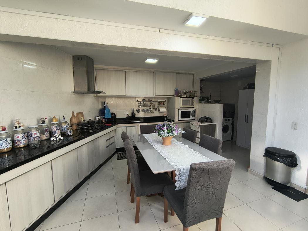 Casa à venda em Xaxim, Curitiba — Fava Imóveis