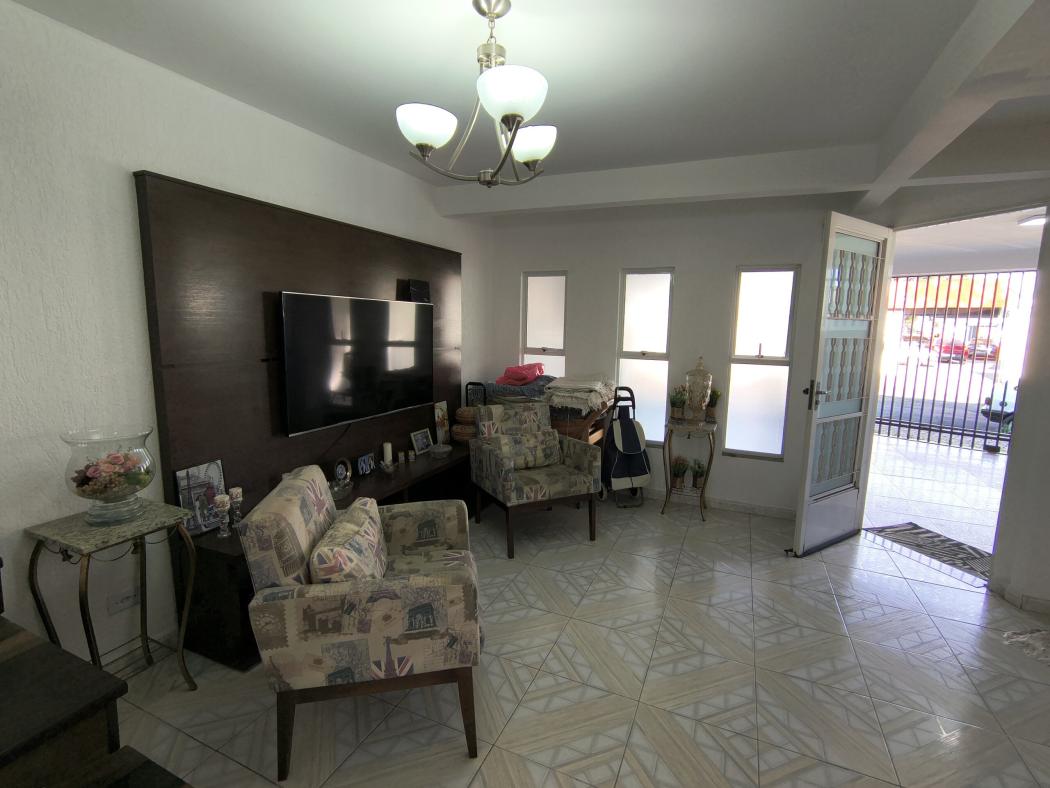 Casa à venda em Xaxim, Curitiba — Fava Imóveis