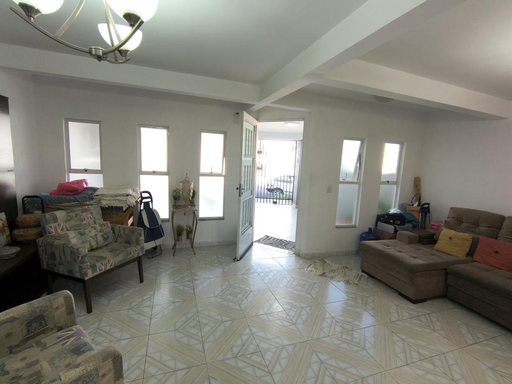 Casa à venda em Xaxim, Curitiba — Fava Imóveis