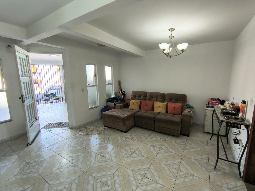 Casa à venda em Xaxim, Curitiba — Fava Imóveis