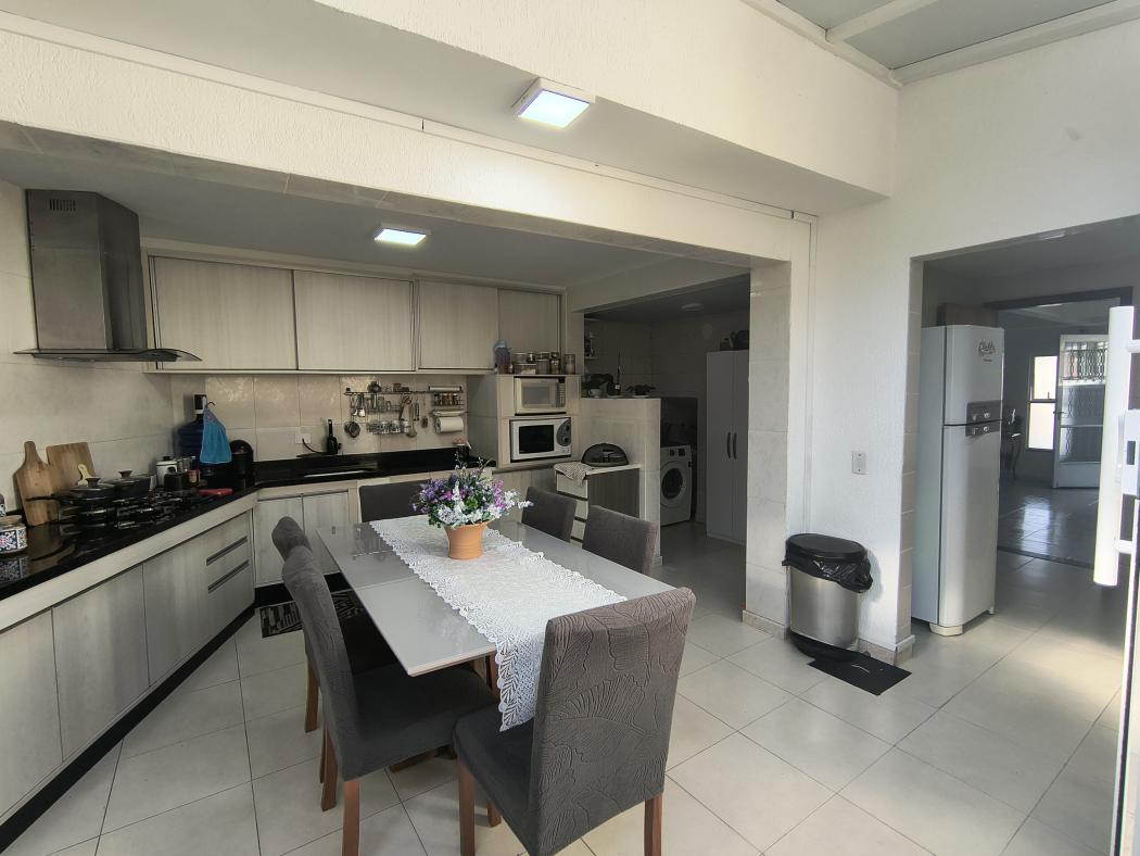 Casa à venda em Xaxim, Curitiba — Fava Imóveis