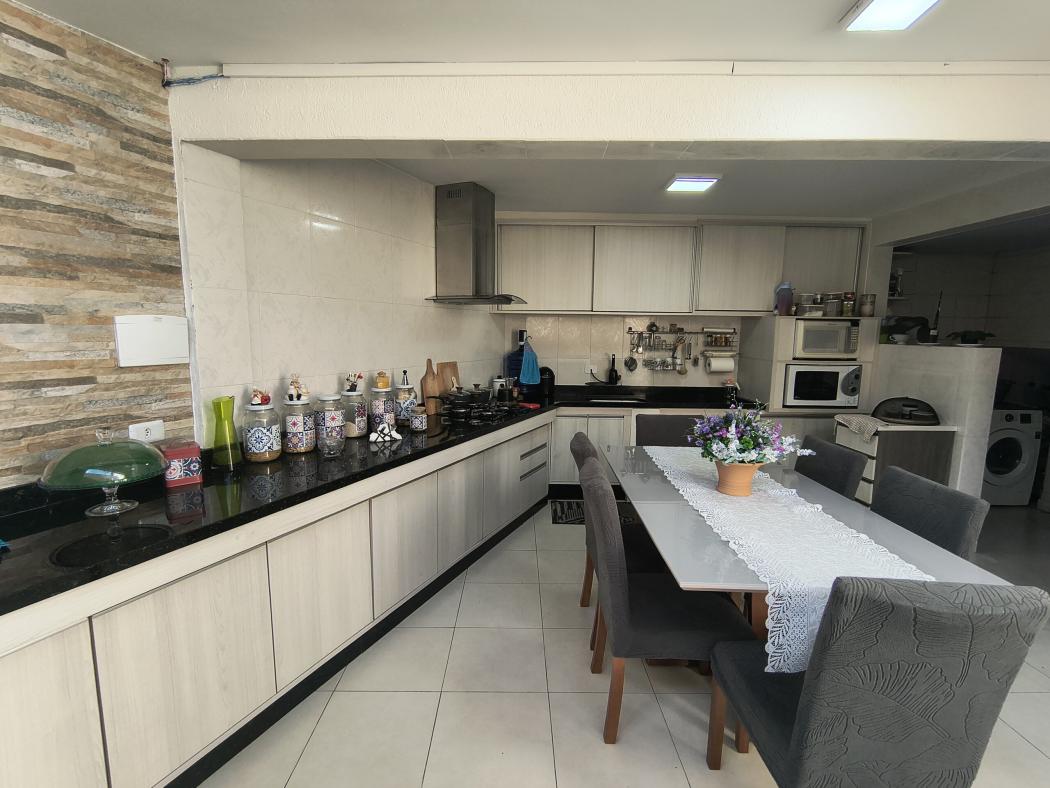 Casa à venda em Xaxim, Curitiba — Fava Imóveis
