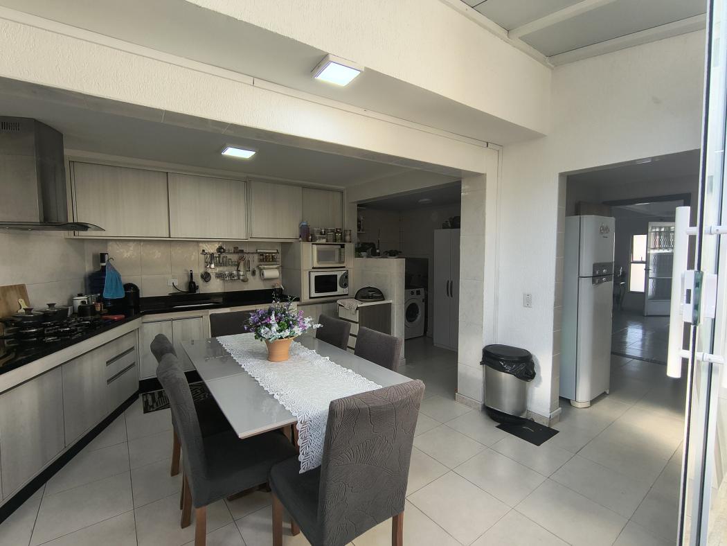 Casa à venda em Xaxim, Curitiba — Fava Imóveis