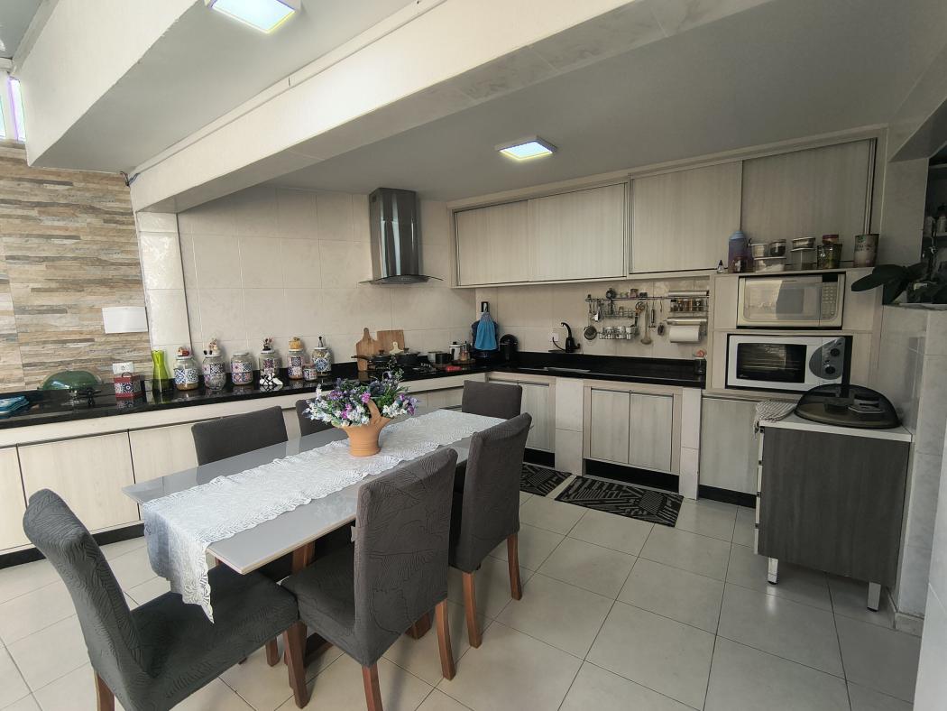 Casa à venda em Xaxim, Curitiba — Fava Imóveis