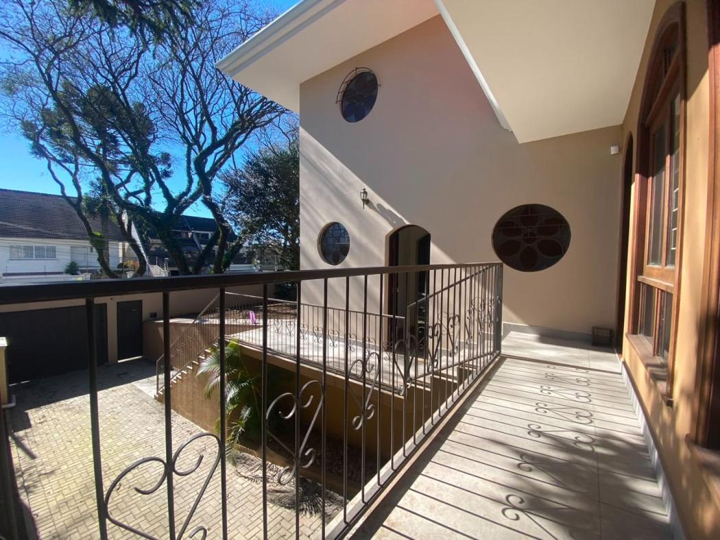 Casa com 4 dormitórios para alugar, 306 m² por R$ 9.800,00/mês - Guabirotuba - Curitiba/PR
