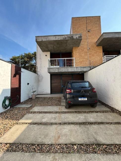 Casa com 3 suítes à venda, 145 m² por R$ 1.600.0 - Centro - Balneário Piçarras/SC