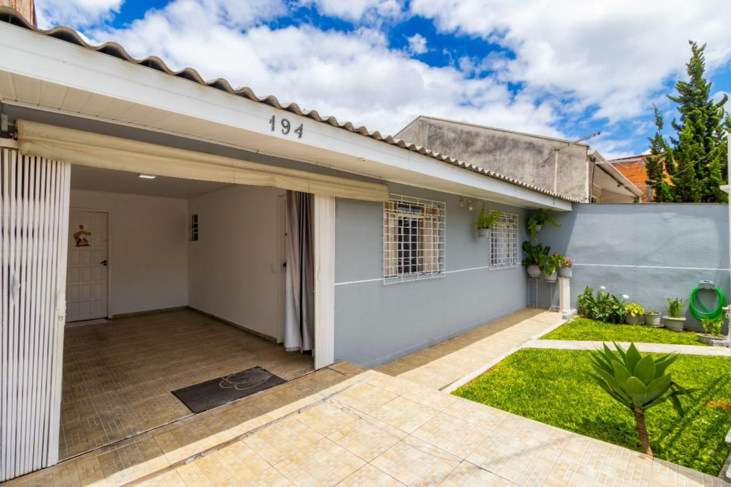 Casa em Curitiba - PR, no bairro Campo Comprido - Referência CA0009-LIPD