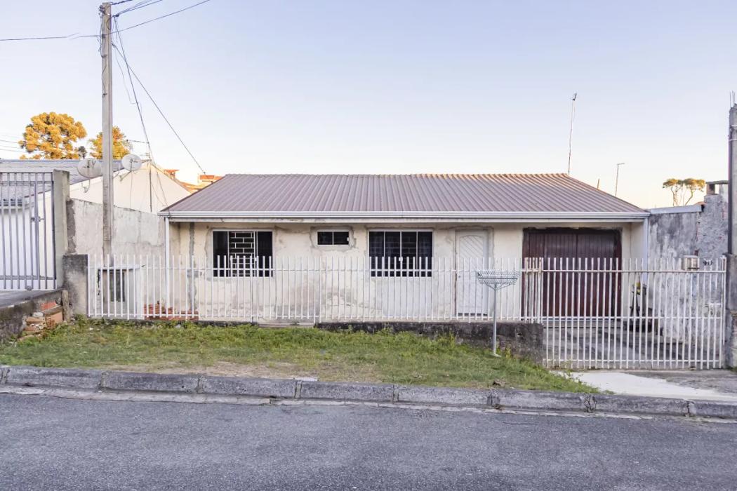 Casa não averbada AT 330m², AU 170m², Xaxim, Curitiba/PR - JB3 Imóveis