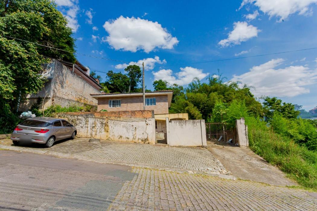 Casa em Curitiba - PR, no bairro Pilarzinho - Referência CA0010-LIPD