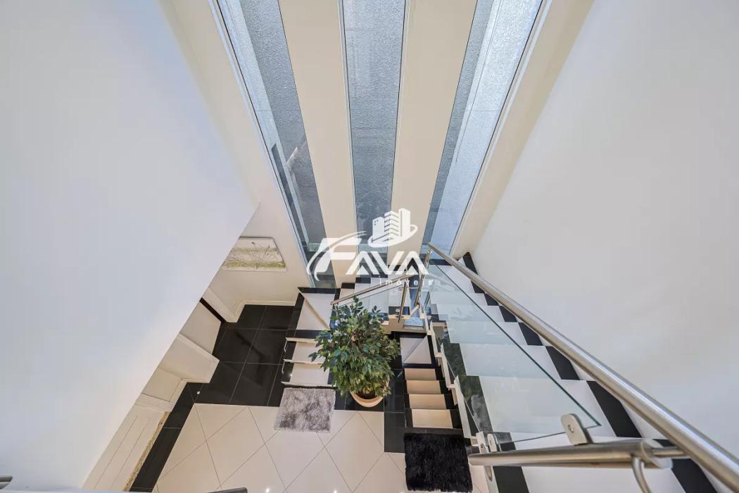 Casa à venda em Orleans, Curitiba — Hub Urbana
