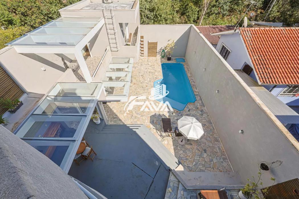 Casa à venda em Orleans, Curitiba — Hub Urbana