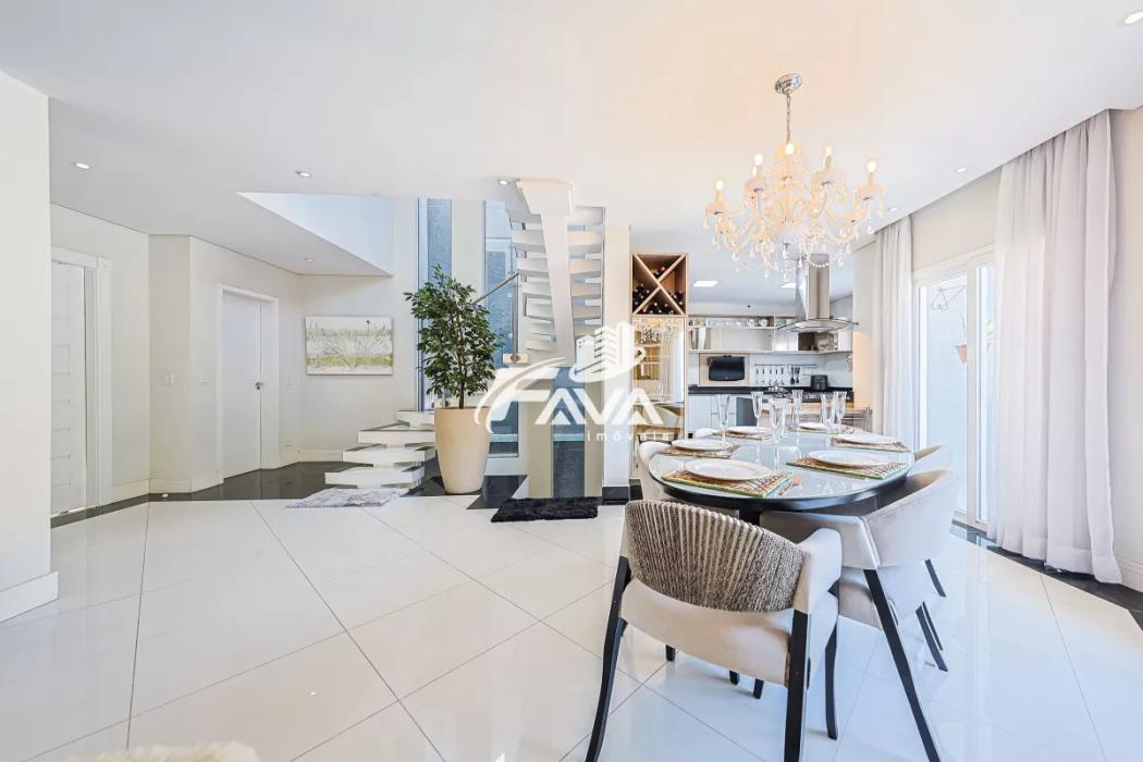 Casa à venda em Orleans, Curitiba — Hub Urbana