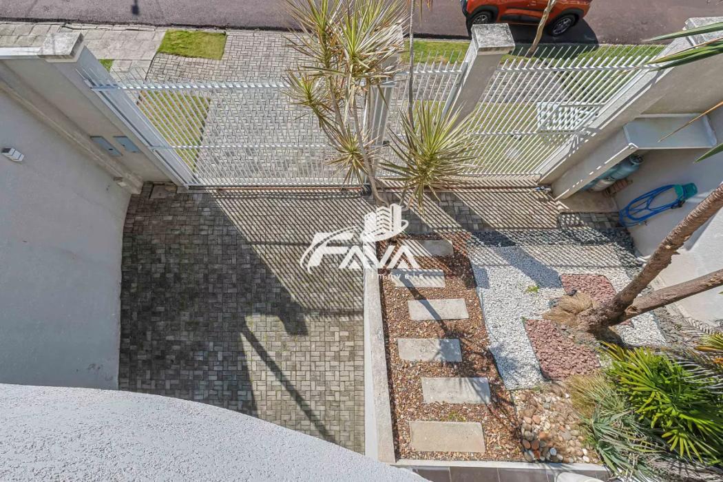 Casa à venda em Orleans, Curitiba — Hub Urbana