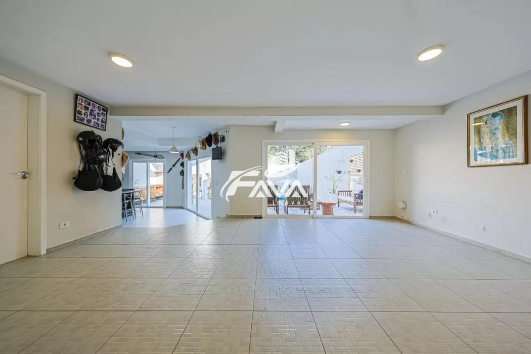 Casa à venda em Orleans, Curitiba — Hub Urbana