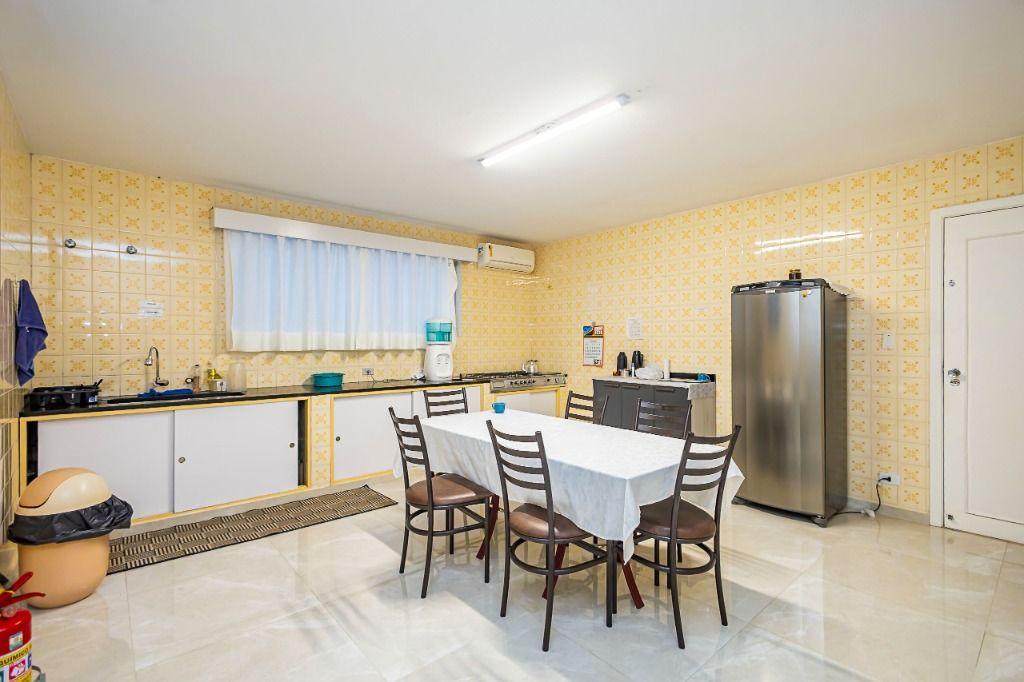 Casa à venda em Bacacheri, Curitiba — Fava Imóveis