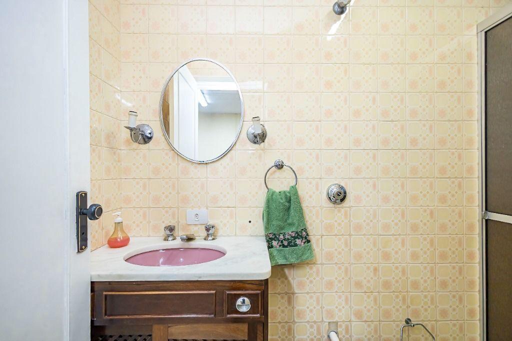 Casa à venda em Bacacheri, Curitiba — Fava Imóveis