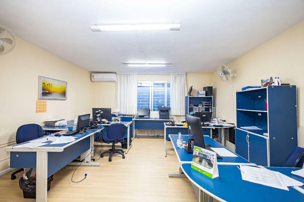 Casa à venda em Bacacheri, Curitiba — Fava Imóveis