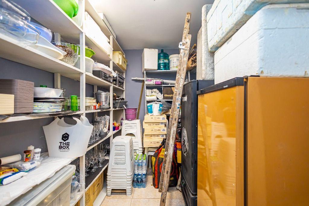 Casa à venda em Bacacheri, Curitiba — Fava Imóveis