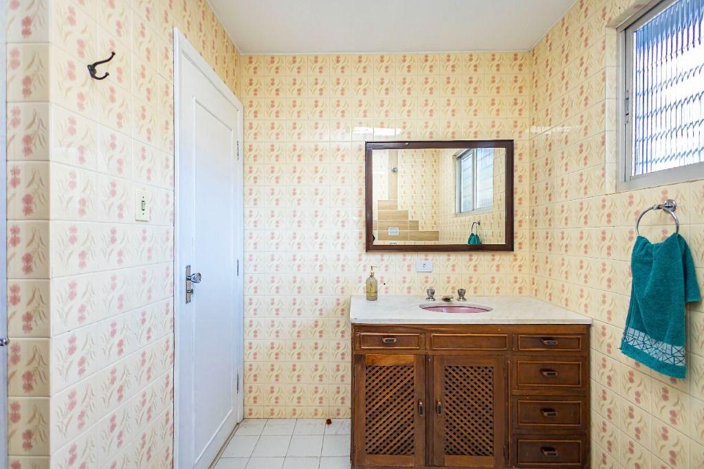 Casa à venda em Bacacheri, Curitiba — Fava Imóveis