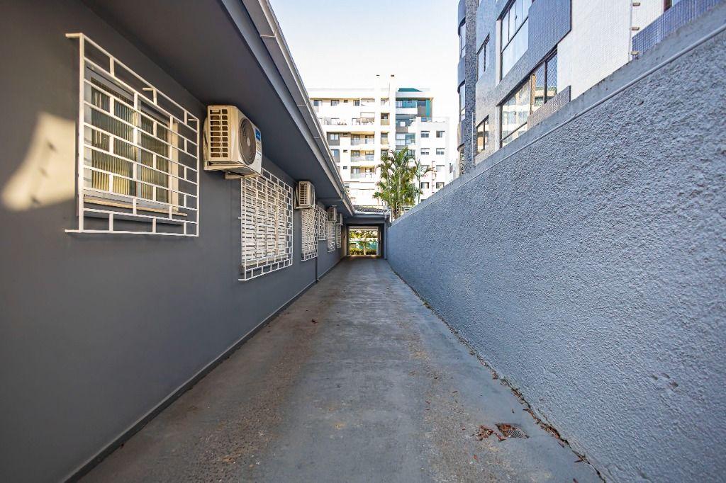 Casa à venda em Bacacheri, Curitiba — Fava Imóveis