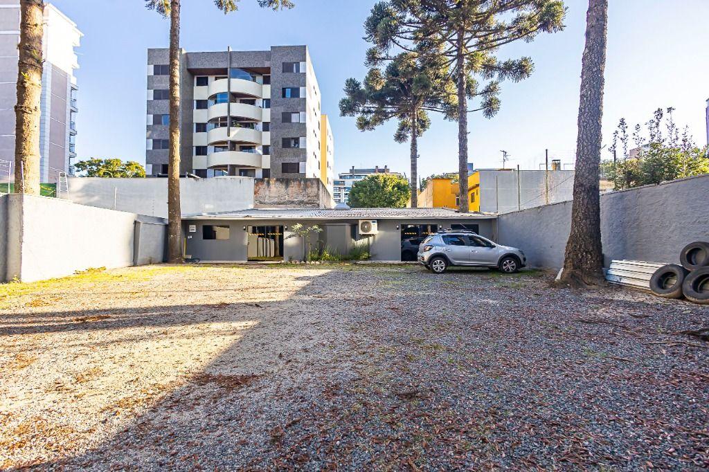 Casa à venda em Bacacheri, Curitiba — Fava Imóveis