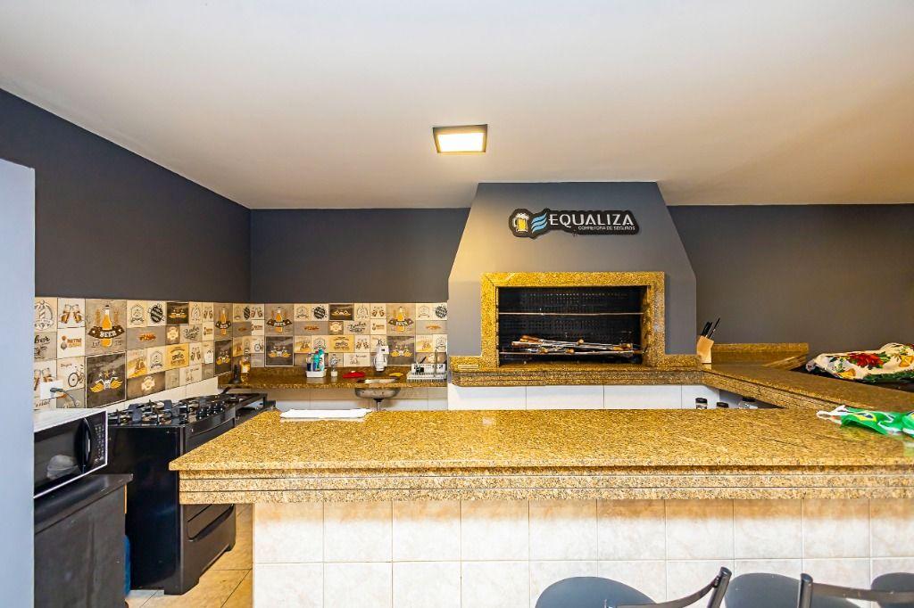 Casa à venda em Bacacheri, Curitiba — Fava Imóveis