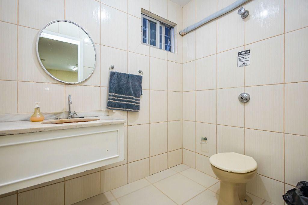 Casa à venda em Bacacheri, Curitiba — Fava Imóveis