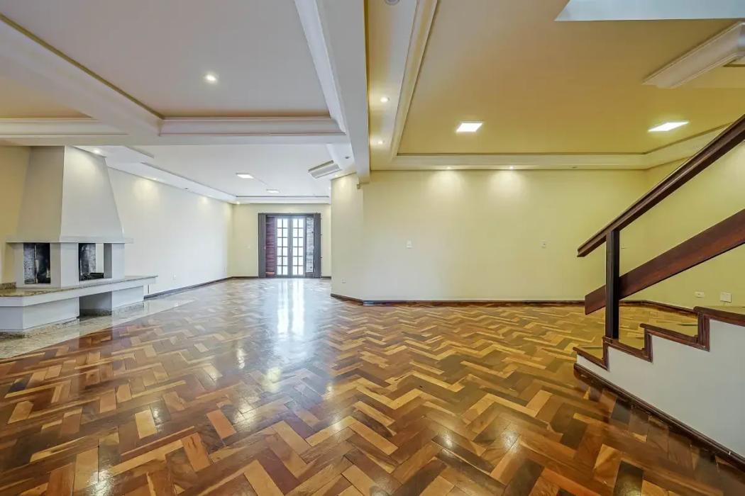  - Casa com 4 quartos sendo 2 suítes e 2 demi, 4 vagas de garagem, Jardim Social, Curitiba/PR