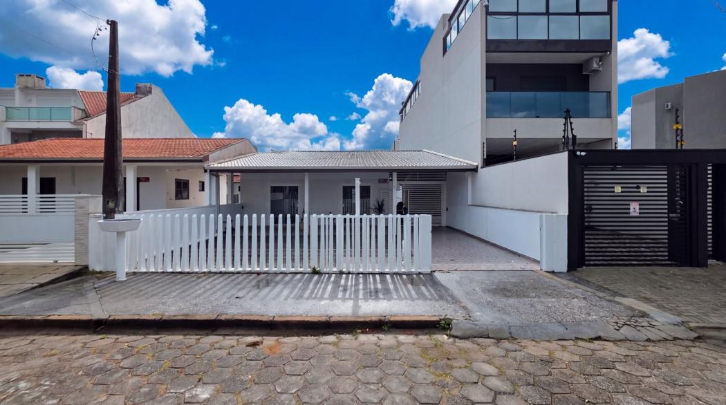 Casa Mobiliada com 3 dormitórios à venda, 150 m² por R$ 1.300.000 - Balneário Costa Azul - Matinhos/PR - JB3 Imóveis