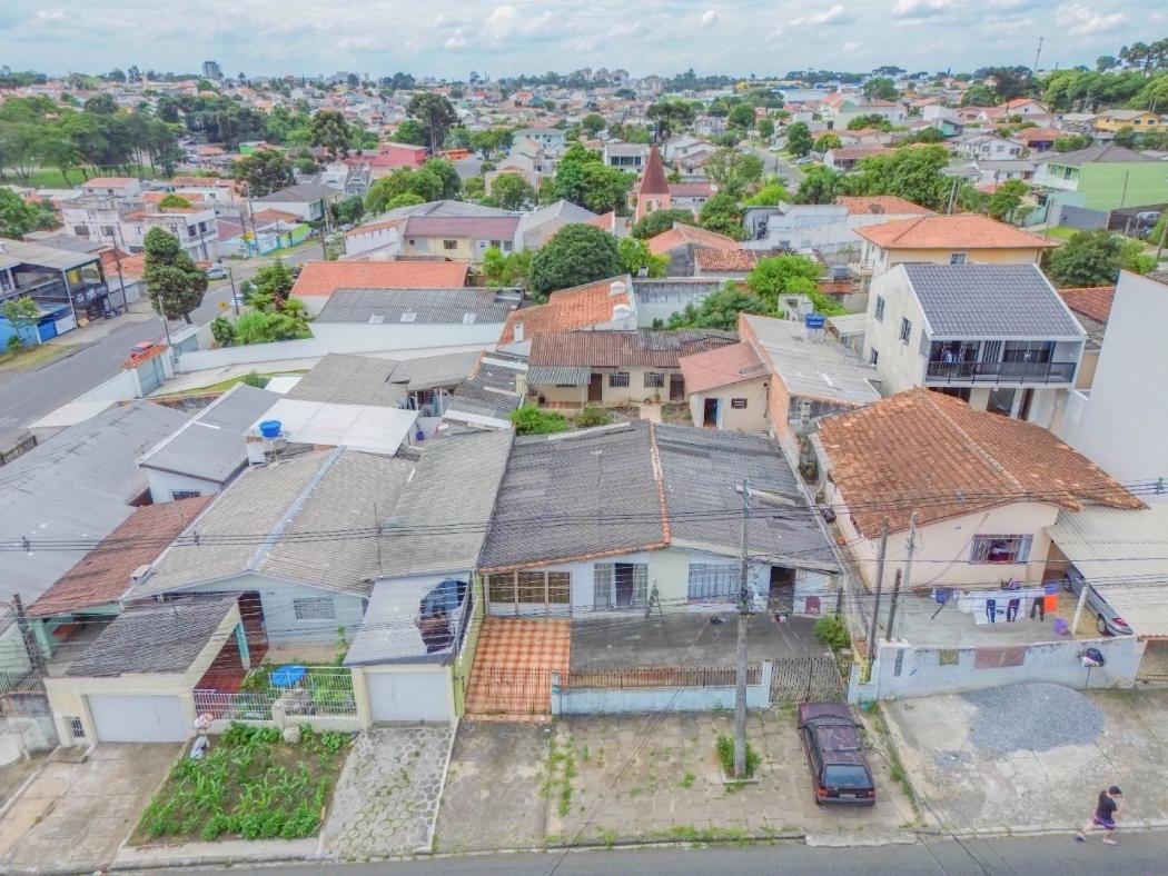 Casa em Curitiba - PR, no bairro Xaxim - Referência CA0015-CLME