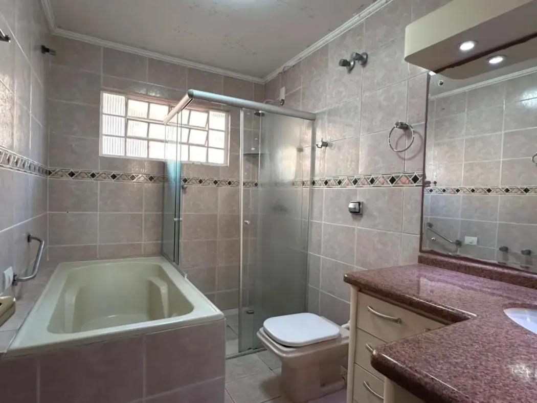 Casa à venda em Santo Inácio, Curitiba — Hub Urbana