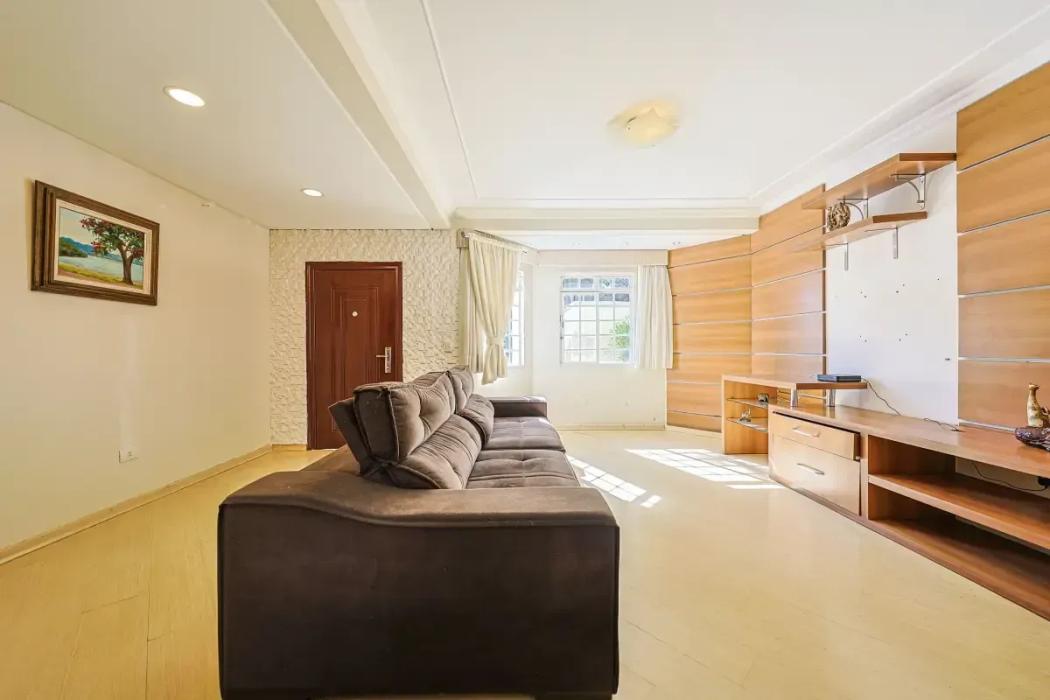Casa à venda em Santo Inácio, Curitiba — Hub Urbana