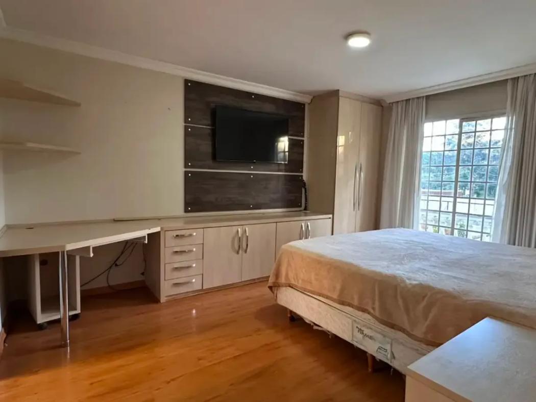 Casa à venda em Santo Inácio, Curitiba — Hub Urbana