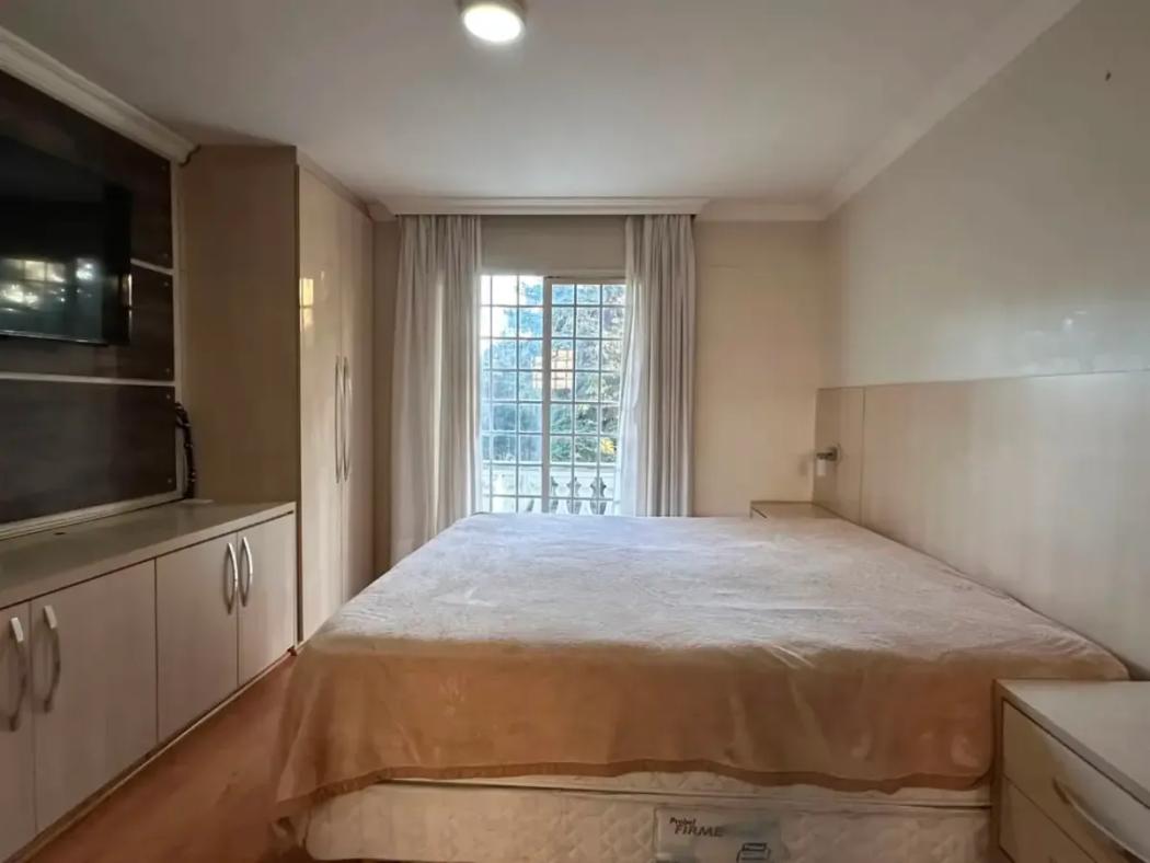 Casa à venda em Santo Inácio, Curitiba — Hub Urbana