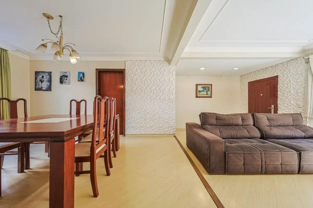 Casa à venda em Santo Inácio, Curitiba — Hub Urbana