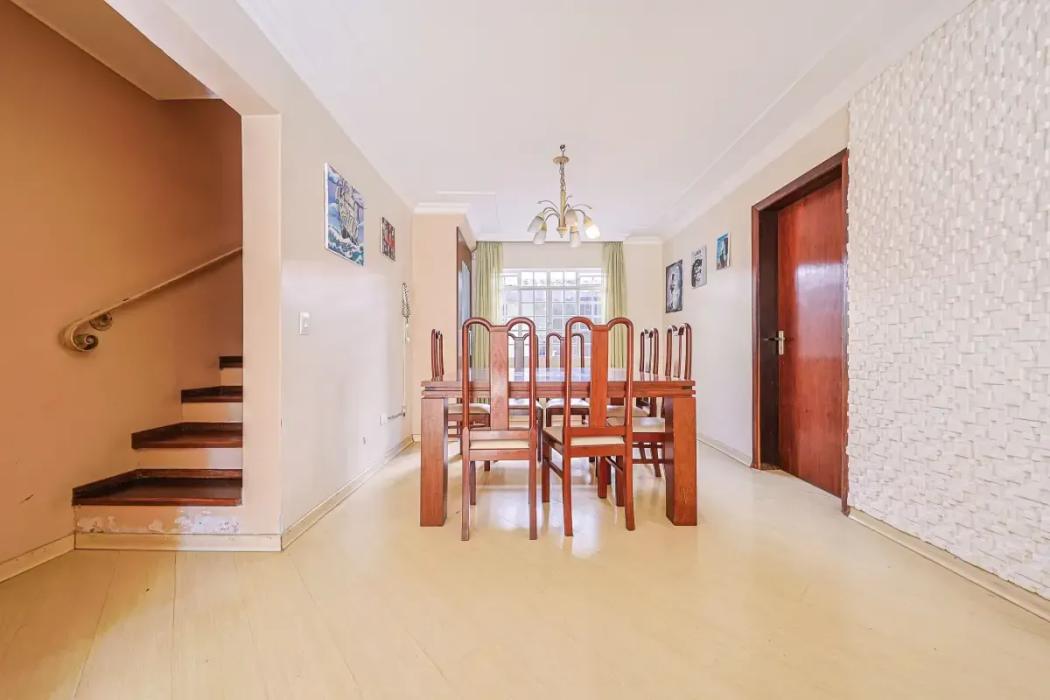 Casa à venda em Santo Inácio, Curitiba — Hub Urbana