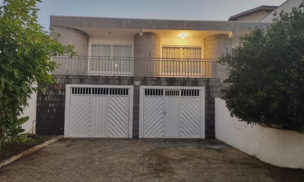 Casa em Curitiba - PR, no bairro Capão Raso - Referência CA0015-RP3A