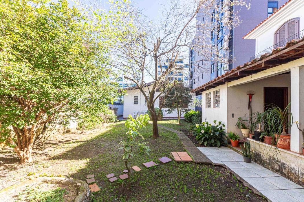 Casa em Curitiba - PR, no bairro Bigorrilho - Referência CA0015-TREV