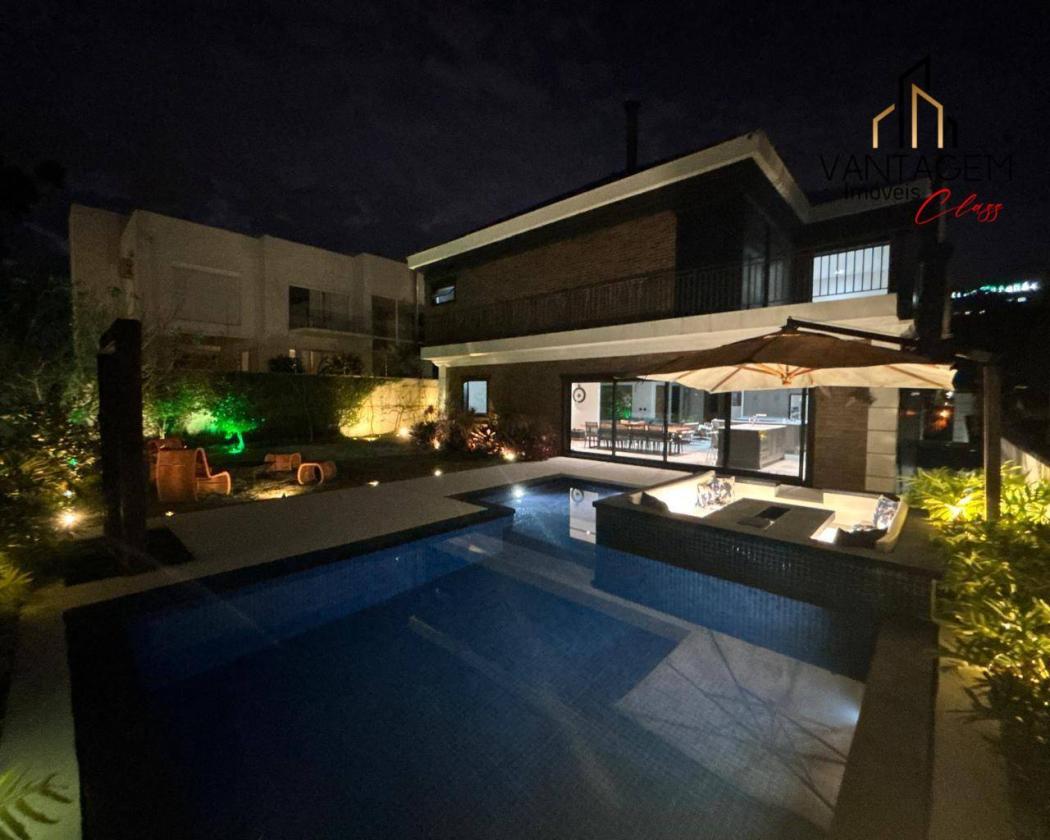 Casa à venda em Santo Inácio, Curitiba — Hub Urbana