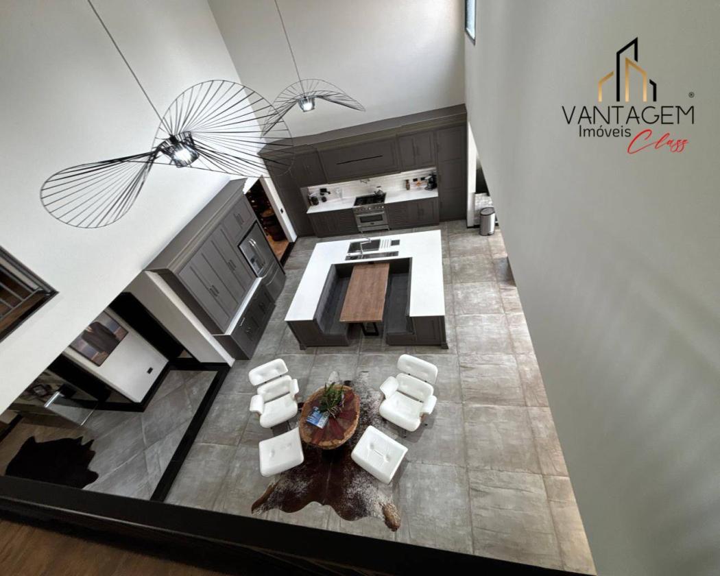 Casa à venda em Santo Inácio, Curitiba — Hub Urbana