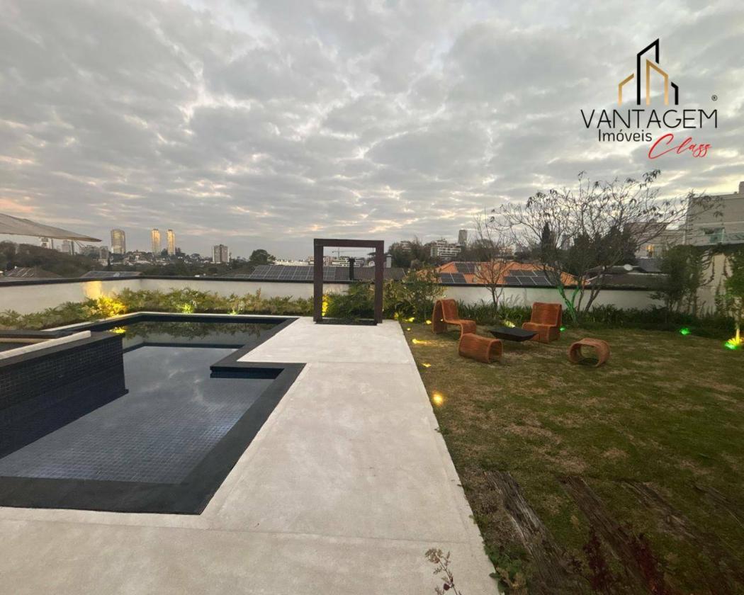 Casa à venda em Santo Inácio, Curitiba — Hub Urbana