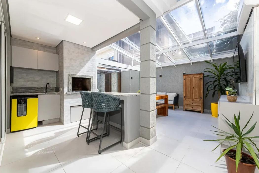 Casa à venda com 3 quartos, 226m² - Orleans,Curitiba 