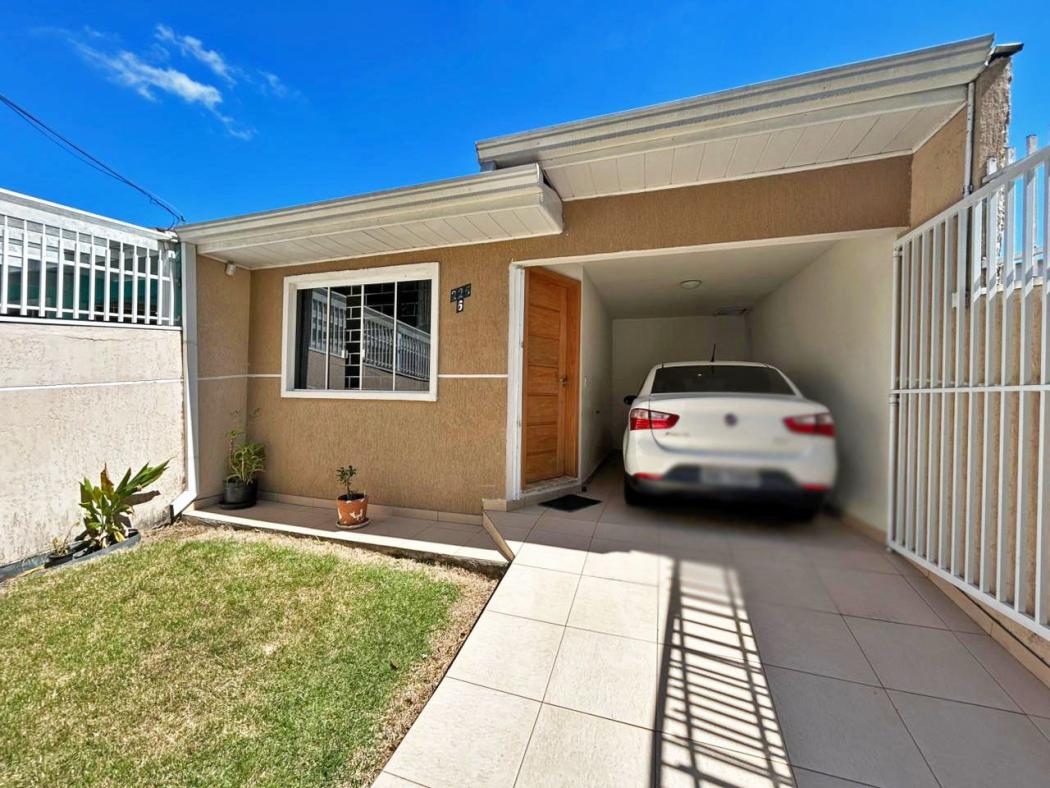 Casa em Curitiba - PR, no bairro Santa Cândida - Referência CA0021-GIMOB